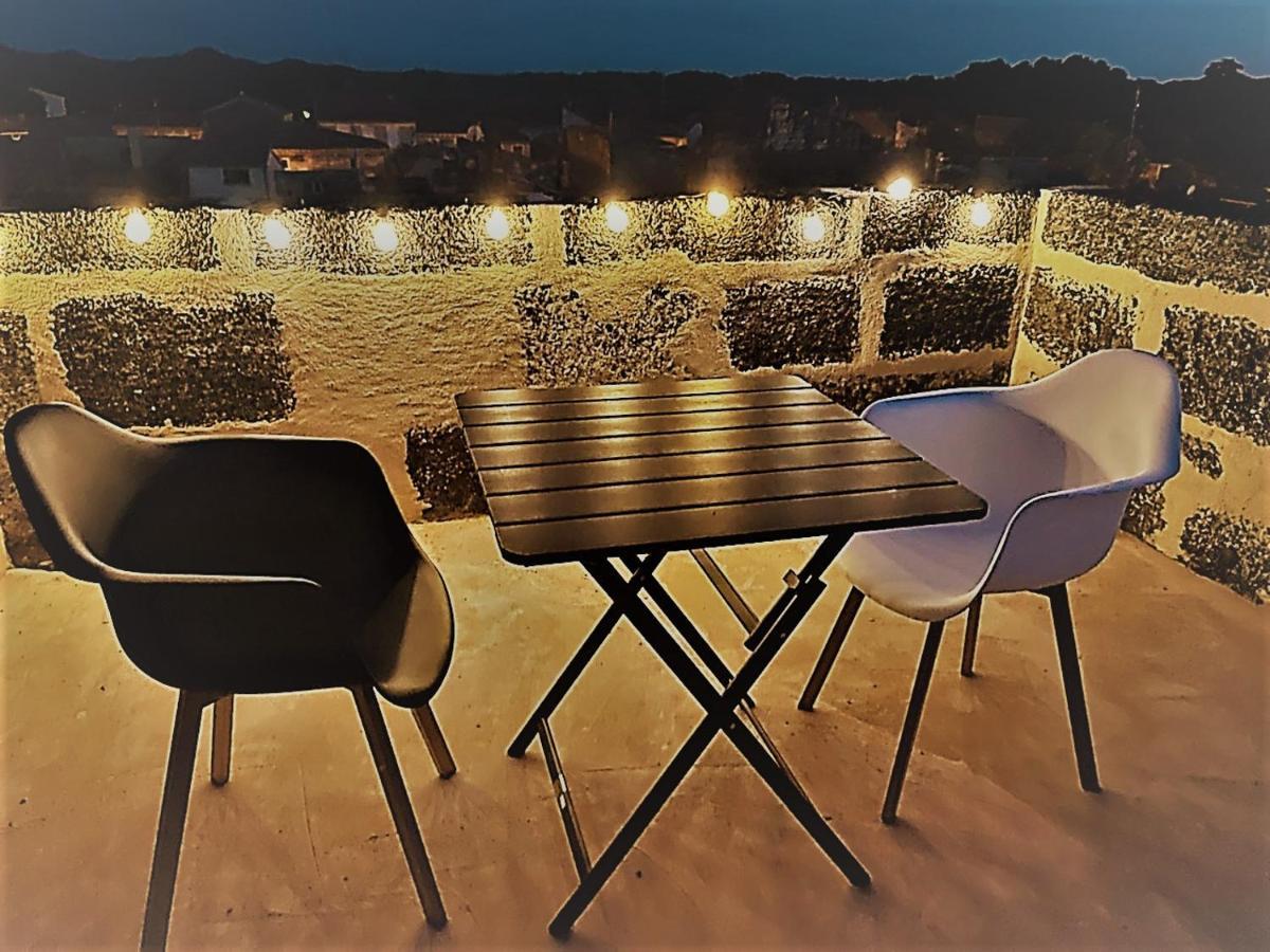 Insolite Studio -La Tour Des Templiers- Montfrin Dış mekan fotoğraf